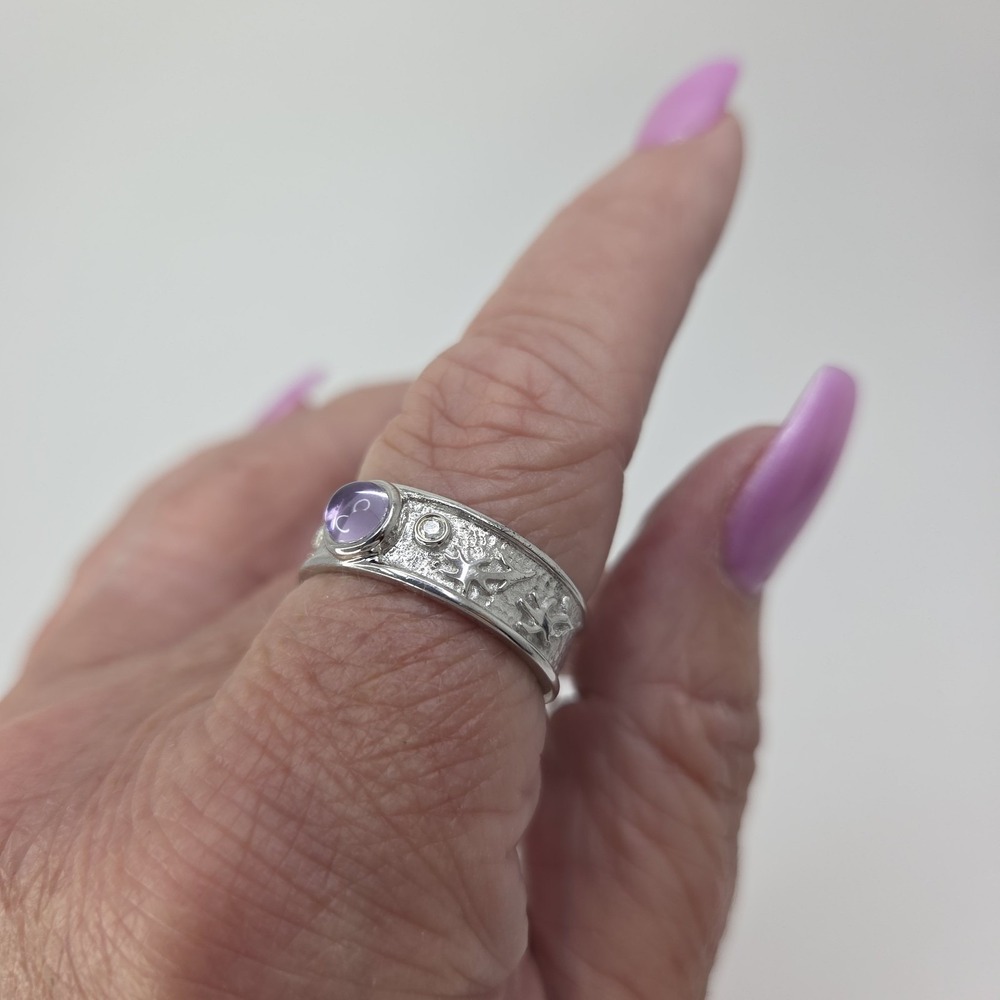 Vintage Embossed Sterling Designer Cabachon Amethyst Diamond Band Ring Size 8.75 - Picture 4 of 9